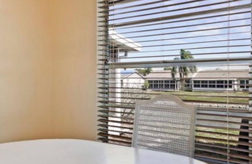 Bradenton Villa | Charming 3 bd 2 ba villa in cool Bradenton. WiFi AC laundry lanai community pool