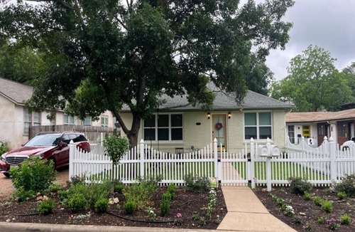 Oakmont Heights House | Charming 3-bd with the comforts of home