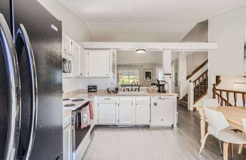 North Central Westminster House | Charming 3 BDR Home w/Hot Tub & Sauna