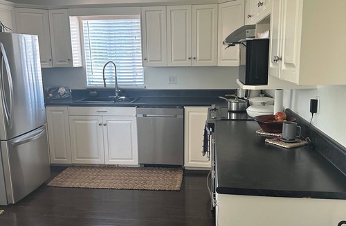 Aldergrove House | Charming 3 bedroom family home with 2 patios. 10mim to YXX, EV charging, laundry