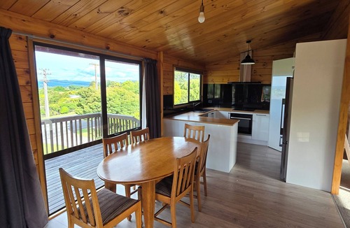 Rotorua House | Charming 3-bedroom house, close to all amenities, Redwoods, city and attractions
