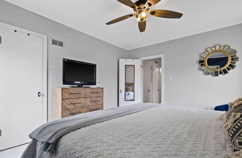 Greenfield House | Charming 3 bed, 1.5 bath, fenced yard & parking!