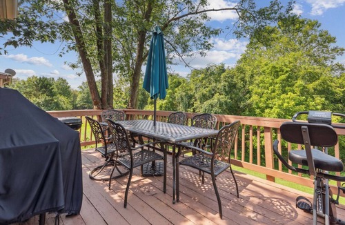 Germantown House | Charming 3-bed, 2.5 baths townhome in Germantown with WiFi, AC, 2 parking.