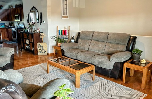 Gillette House | Charming 3 bed, 2 bath home complete with all the modern comforts.
