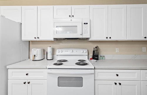 Lumberton House | Charming 3-bed/2-Bath house with WiFi in Lumberton