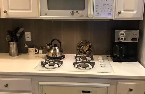 Multnomah Village House | Charming 3 bed, 2 bath SW Portland home in the heart of quaint Multnomah Village