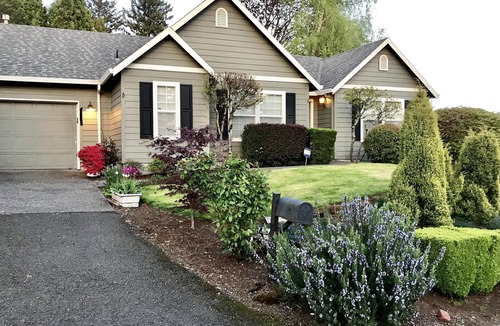 Multnomah Village House | Charming 3 bed, 2 bath SW Portland home in the heart of quaint Multnomah Village