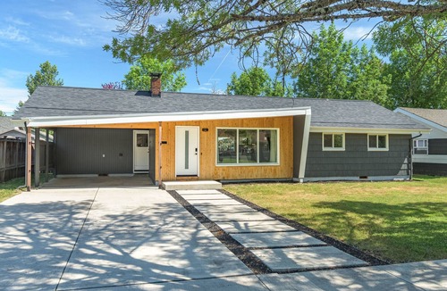 Southeast Eugene House | Charming 3-bed bungalow walk to University of Oregon, Autzen, & Hayward Field