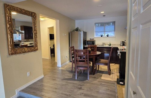 Dollarton Apartment | Charming 3-bedroom apartment in North Vancouver
