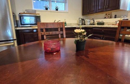 Dollarton Apartment | Charming 3-bedroom apartment in North Vancouver