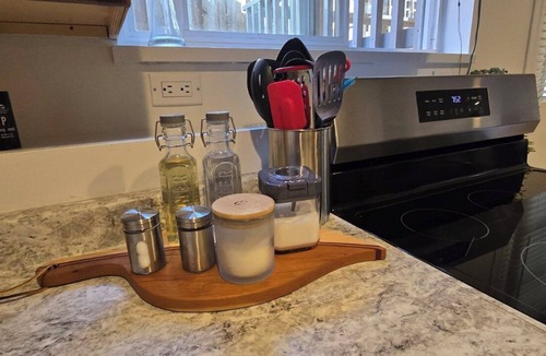 Dollarton Apartment | Charming 3-bedroom apartment in North Vancouver