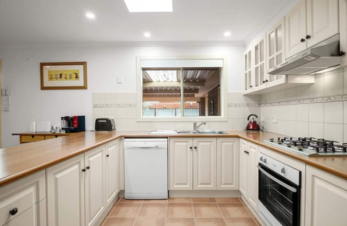 Werribee House | Charming 3-Bed Family Home with Amazing Garden
