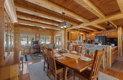 Dundee Ski Chalet | Charming 3-bed lakeside chalet with AC and WiFi along beautiful Keuka Lake, NY
