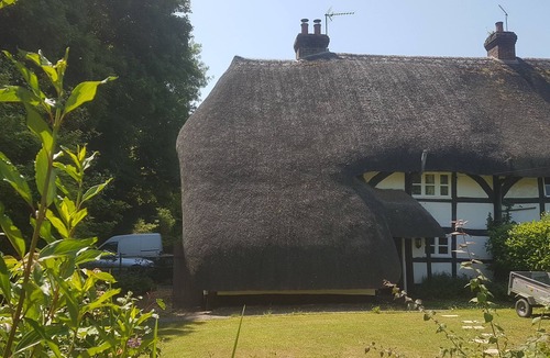 Stockbridge Cottage | Charming 3 bed Thatched cottage in rural village near Stockbridge Winchester.