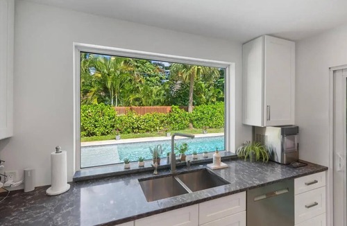 Lake Worth House | Charming 3-bedroom house in amazing Lake Worth Beach with WiFi, AC, private pool