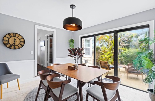 Parrot Cove House | Charming 3-bedroom house with WiFi, AC in welcoming Lake Worth Beach
