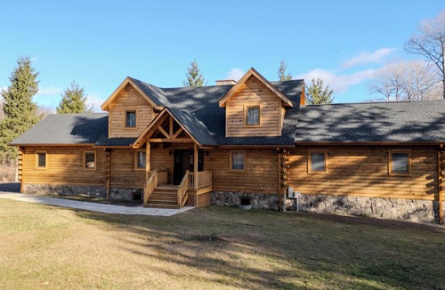 Moscow House | Charming 3-bedroom country house in Madison Township with AC, WiFi