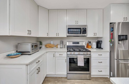 Saint Simons Heights House | Charming 3-bedroom cottage with POOL! Beautiful open floorplan