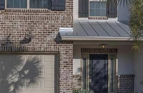 Epworth Acres House | Charming 3-bedroom 2 1/2 bath townhome on beautiful St. Simons Island.