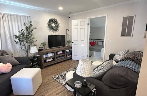 Peppermill Village House | Charming 3-bedroom house with WiFi and AC in cool Capitol Heights