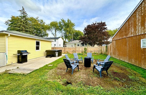 North Tonawanda House | Charming 3-bedroom house with Hottub, in lovely North Tonawanda