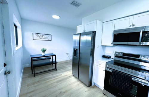 West Palm Beach House | Charming 3-bedroom house with AC and WiFi in West Palm Beach