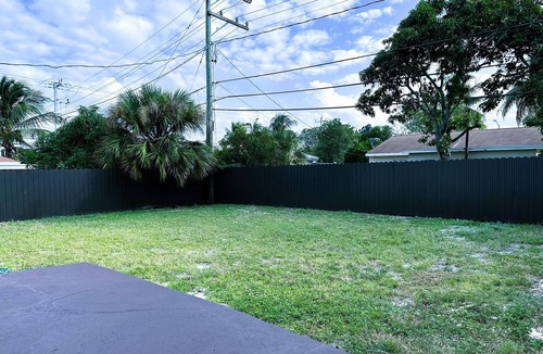 West Palm Beach House | Charming 3-bedroom house with AC and WiFi in West Palm Beach