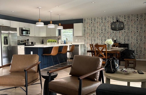 Colonial Beach House | Charming 3-bedroom house with WiFi, AC in delightful Colonial Beach