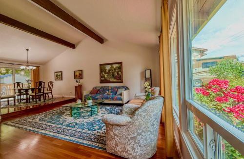 Lake Forest Park House | Charming 3-Bedroom House in Lake Forest Park