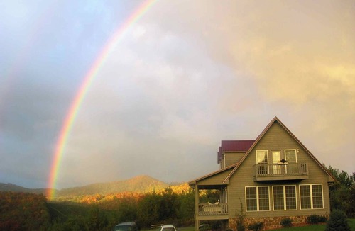 Laurel Springs House | Charming 3-bedroom home in Laurel Springs with view over the Blue Ridge Parkway