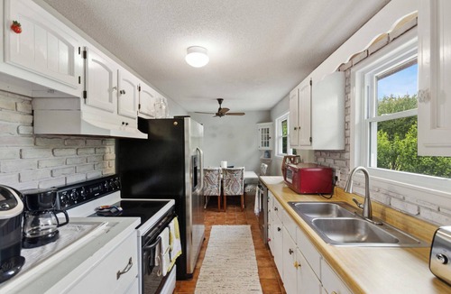 Rehoboth Beach Cottage | Charming 3-bedroom cottage with AC, WiFi and more in Rehoboth Beach