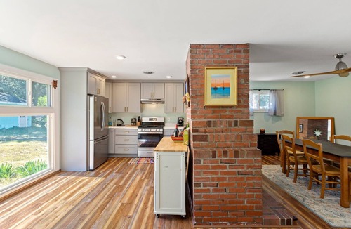 Cape Story by the Sea Cottage | Charming 3 bedroom cottage in beautiful VB with Deepwater access, New dock