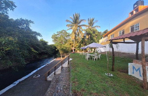 Ursulo Galvan House | Charming 3-bedroom house with WiFi and AC in lovely Chalahuite FINCA MIROSLAVA