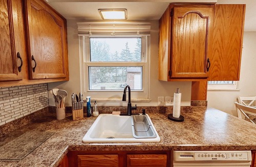 Fairview Park House | Charming 3-bedroom bungalow in Cleveland area!