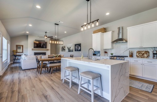 Denton House | Charming 3-bedroom home in Hickory Creek