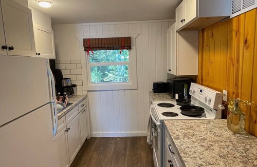 Harshaw Cottage | Charming 3-bedroom cottage in fabulous Lake Tomahawk with WiFi, AC