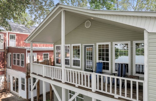 Morris Chapel Cabin | Charming 3-bedroom Tennessee River cabin with WiFi, AC & dock near Savannah, TN