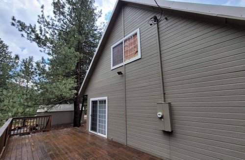 Mountain Home House | Charming 3-bedroom house in the beautiful mountains of Pine, Idaho.