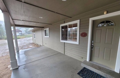 Mountain Home House | Charming 3-bedroom house in the beautiful mountains of Pine, Idaho.