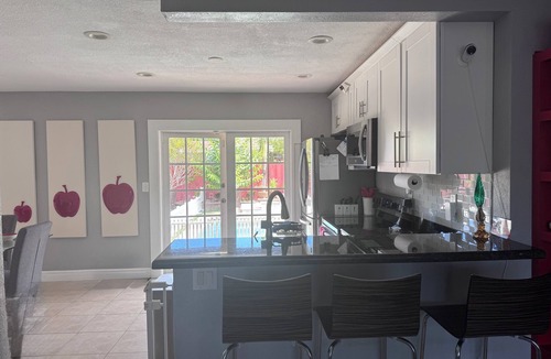 Pompano Beach House | Charming 3-bedroom house pool house with WiFi, AC in Pompano Beach