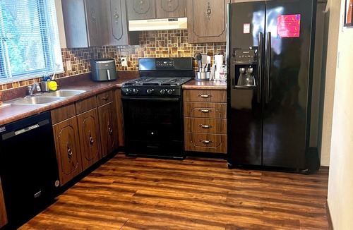 St. Charles House | Charming 3-bedroom house with fully fenced yard in wonderful Saint Charles