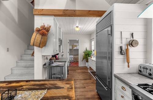 Schuylerville House | Charming 3-bedroom farmhouse water-front near Saratoga Springs