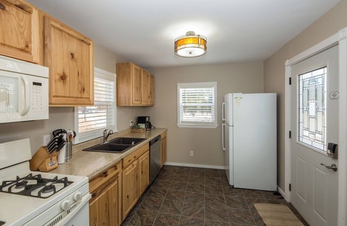 Thompsonville Cabin | Charming 3-bedroom cabin with large gameroom on 18 acres in lovely Thompsonville