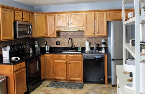 Warner Robins House | Charming 3-bedroom house with WiFi, AC in lovely Warner Robins