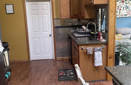 Wildwood House | Charming 3 bedroom 1 bath house located 15 min away from Oakmont Country Club.