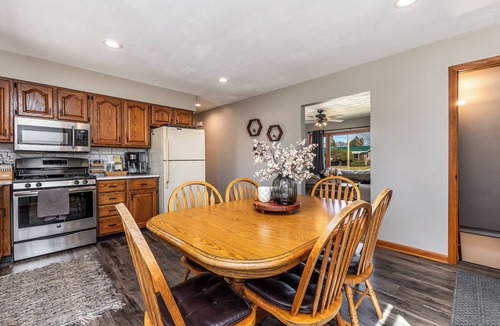 Dubuque House | Charming 3 Bedroom 2.5 Bathroom House centrally located in Dubuque IA.