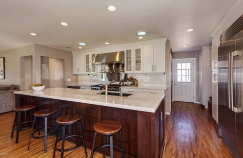 Camarillo House | Charming 3-bedroom 2 bath house in Camarillo with WiFi, AC, jacuzzi, fenced yard