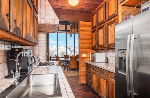 Aspen House | Charming 3-bedroom, 3-bath mountain residence escape just 10 min. from Aspen.