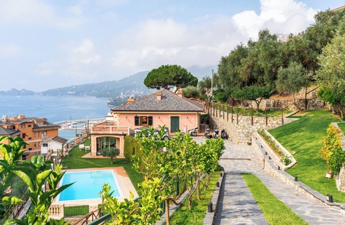 Rapallo Villa | Charming 3-bedroom 4 bathrooms villa with WiFi and AC in beautiful Rapallo
