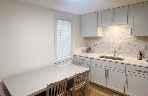 Irving Park Apartment | Charming 3-bedroom apartment with AC and WiFi in marvelous Chicago